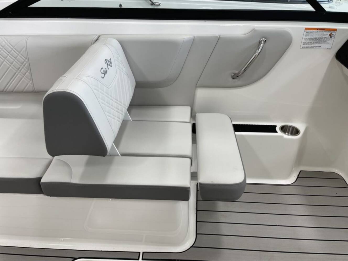 A photo of this 2026 Sea Ray SDX 270
