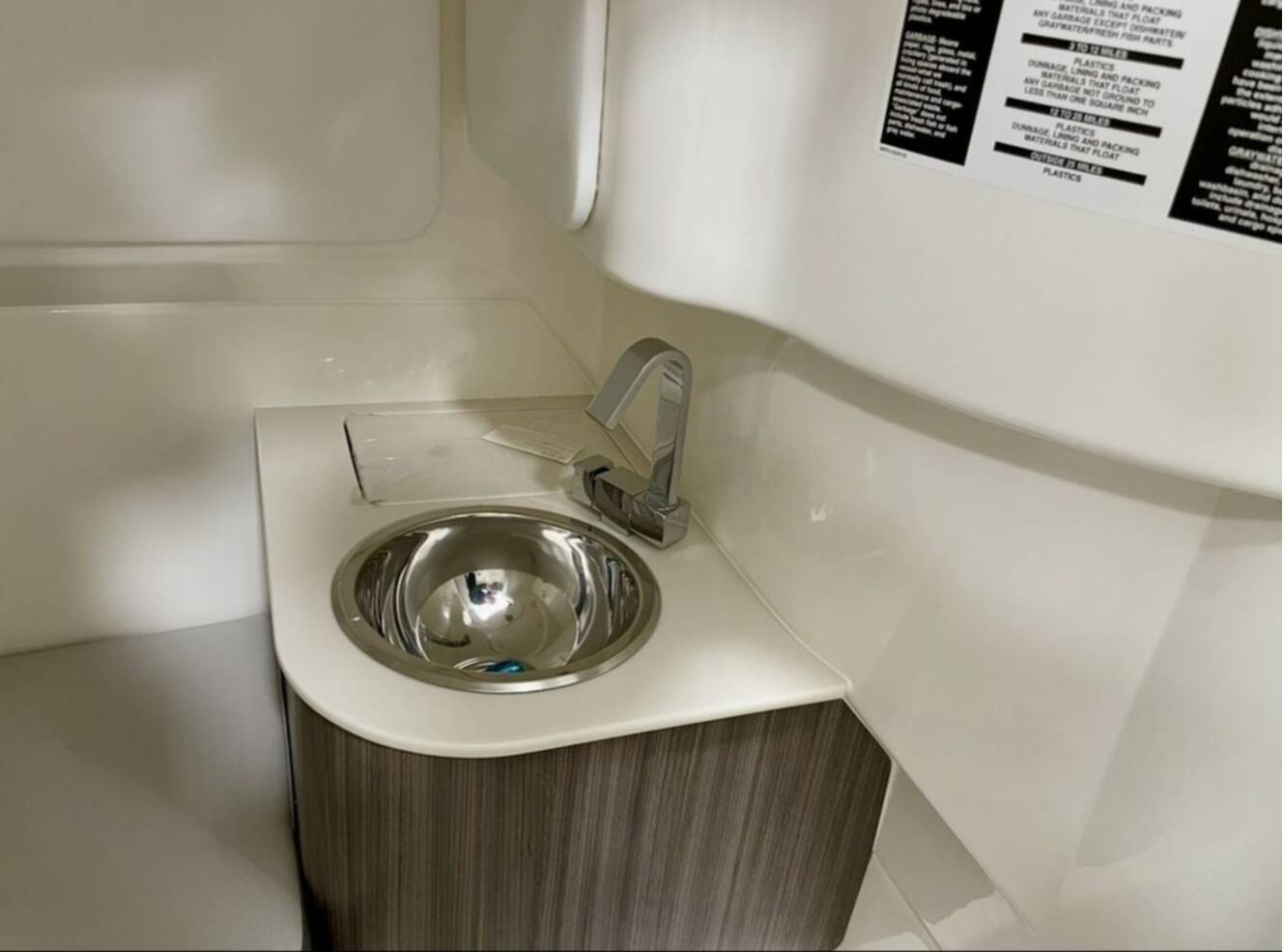 A photo of this 2026 Sea Ray SDX 270