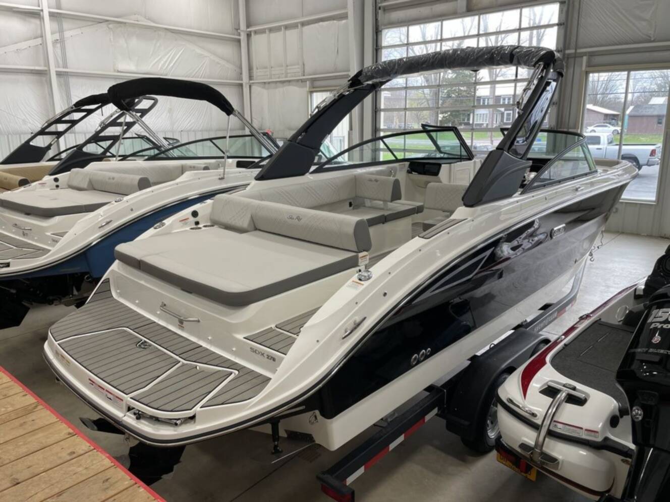 A photo of this 2026 Sea Ray SDX 270