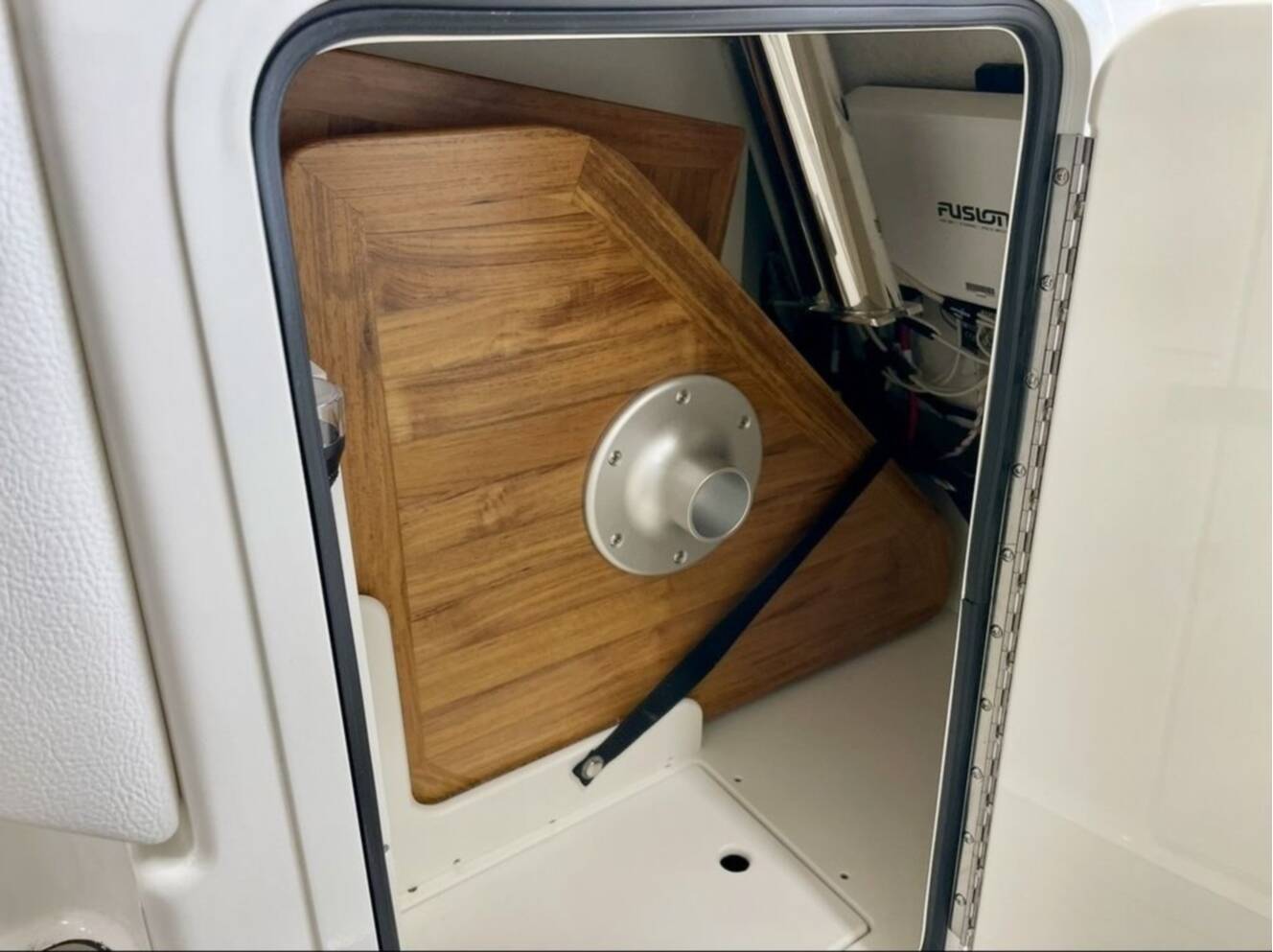 A photo of this 2026 Sea Ray SDX 270