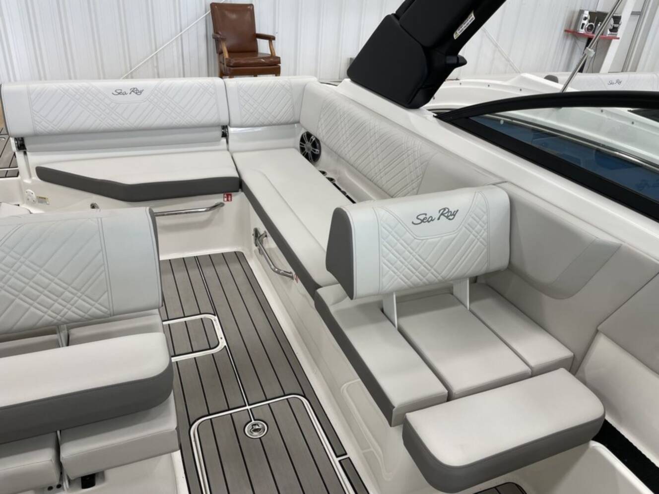 A photo of this 2026 Sea Ray SDX 270