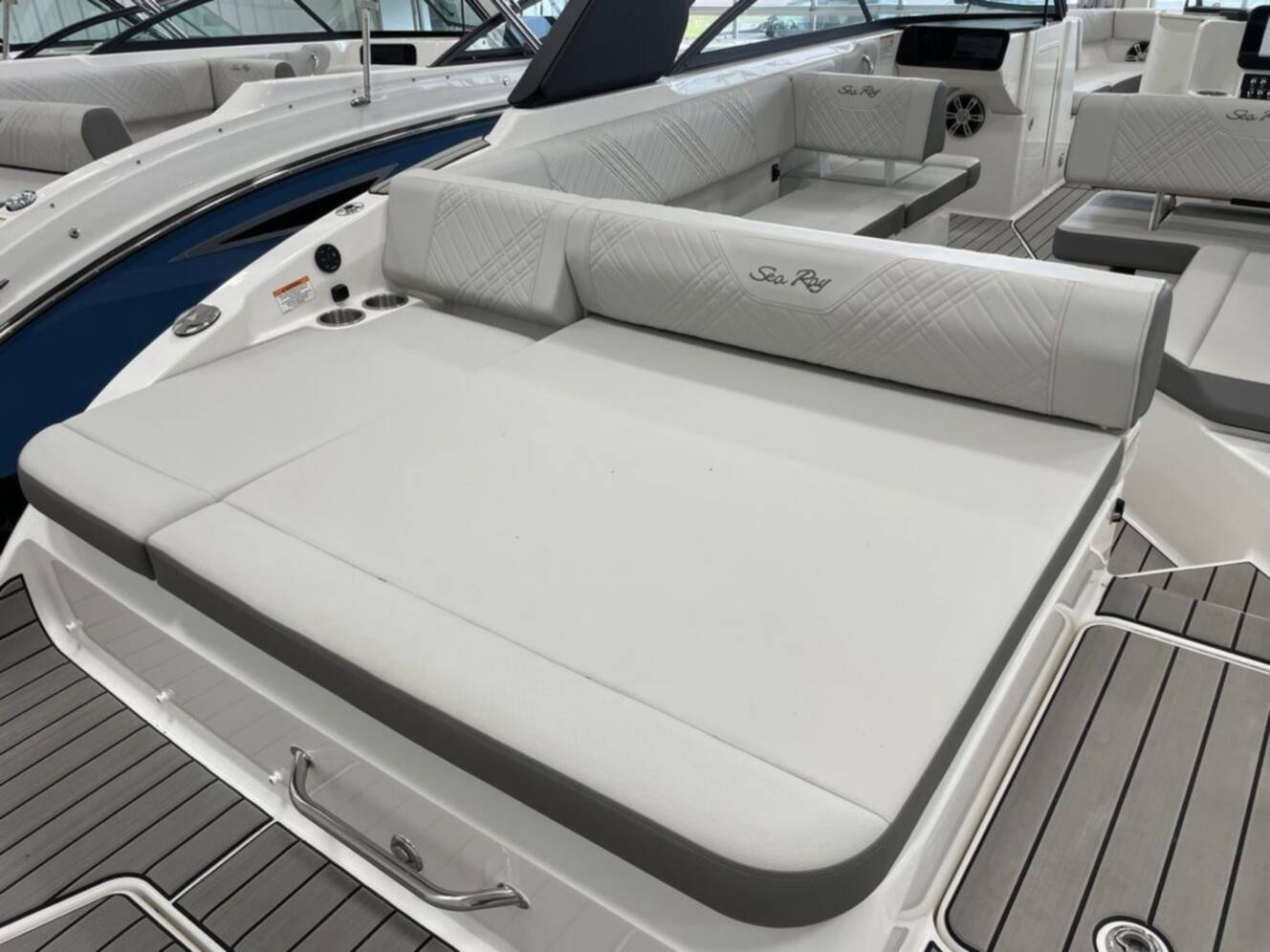 A photo of this 2026 Sea Ray SDX 270
