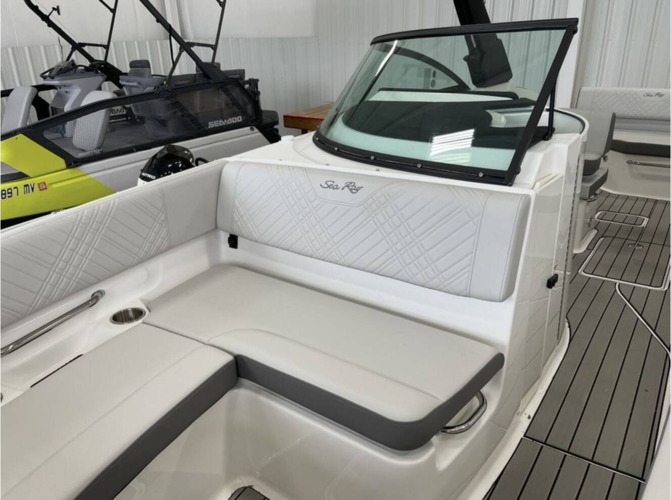A photo of this 2026 Sea Ray SDX 270