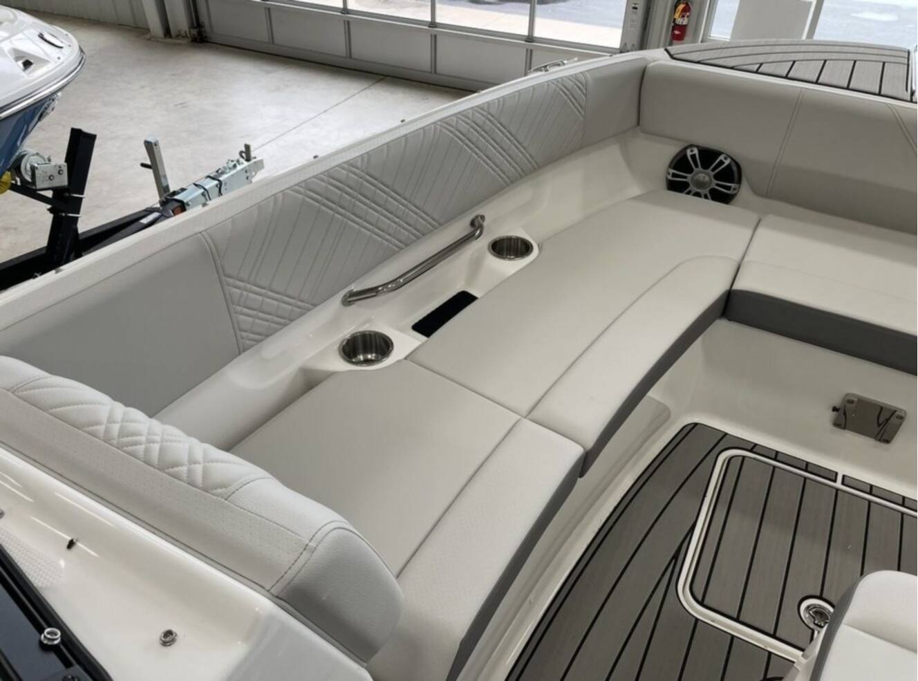 A photo of this 2026 Sea Ray SDX 270