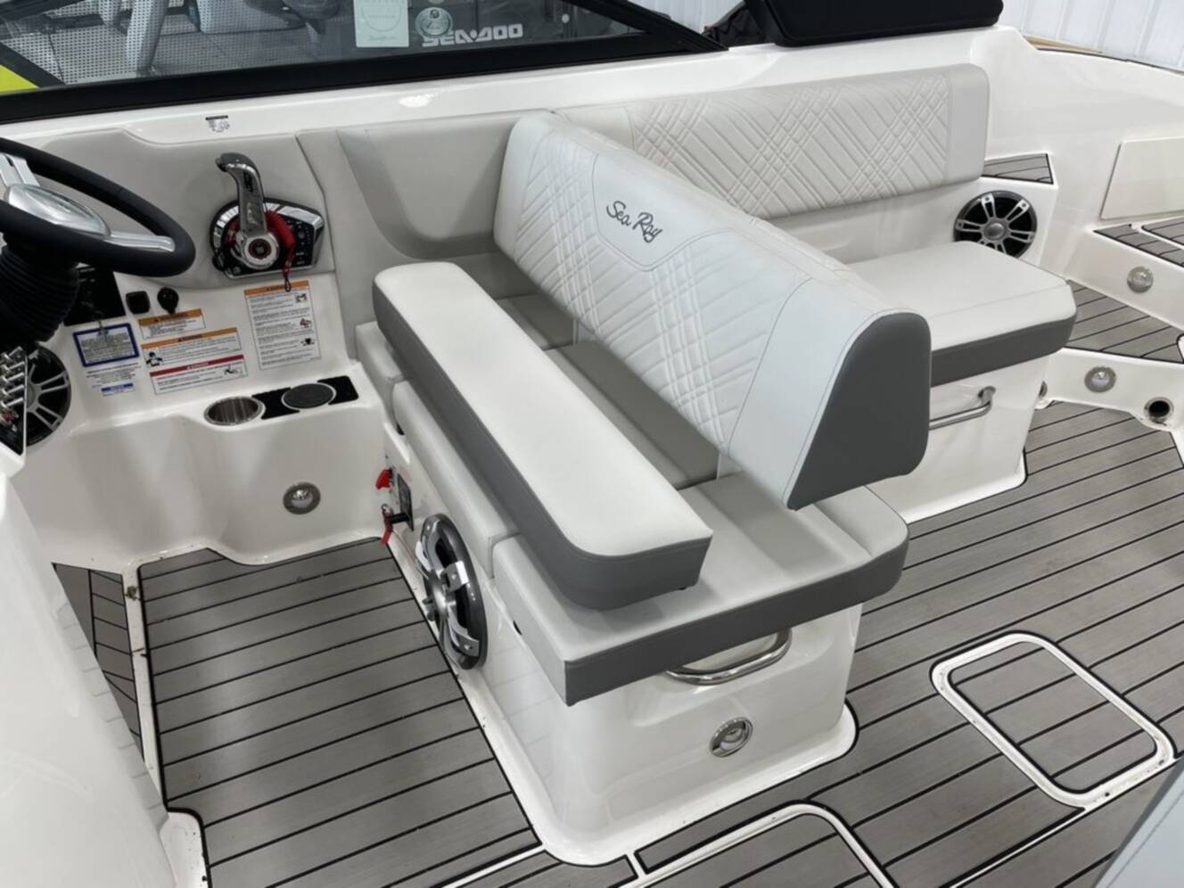 A photo of this 2026 Sea Ray SDX 270