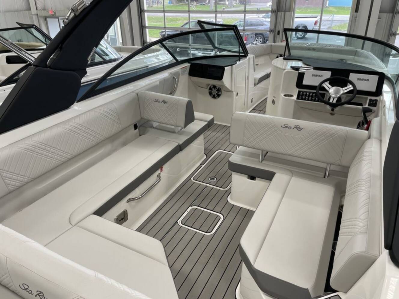 A photo of this 2026 Sea Ray SDX 270