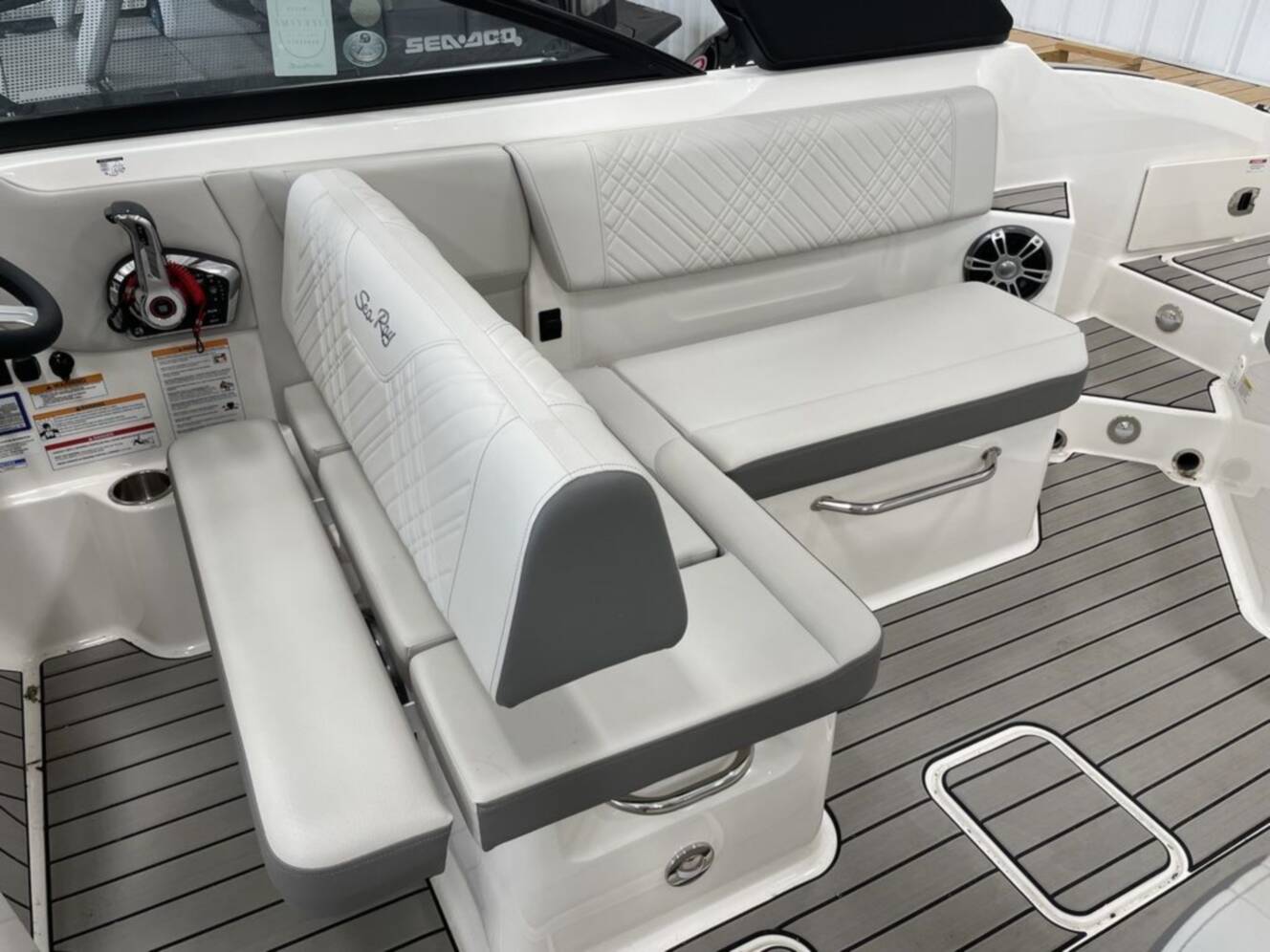 A photo of this 2026 Sea Ray SDX 270