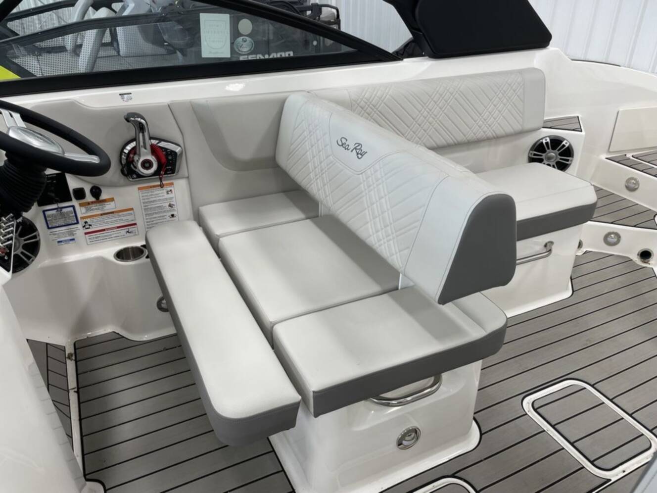 A photo of this 2026 Sea Ray SDX 270