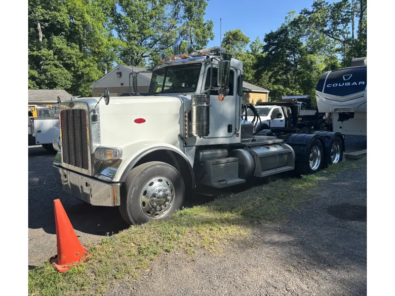 2015 PETERBILT 389