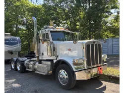 2015 PETERBILT 389