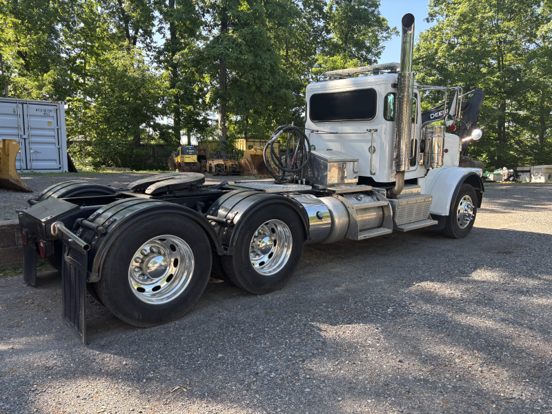 2015 PETERBILT 389