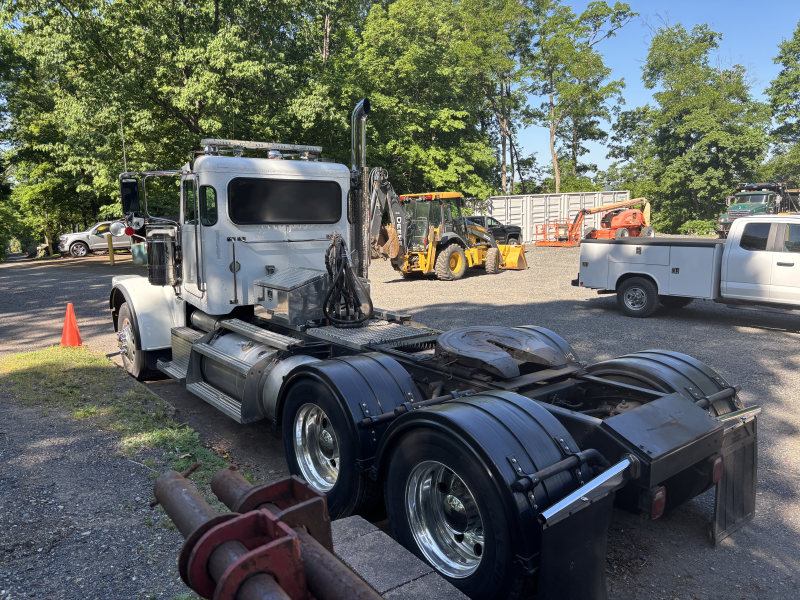 2015 PETERBILT 389