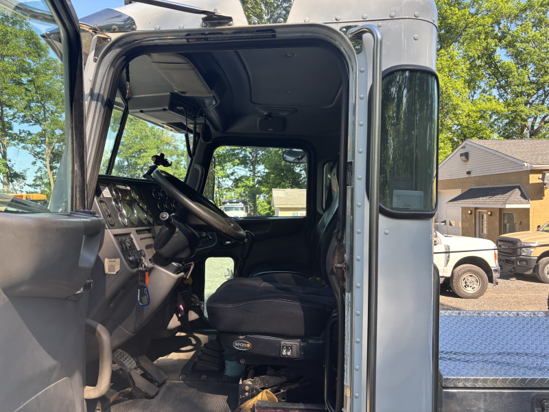 2015 PETERBILT 389