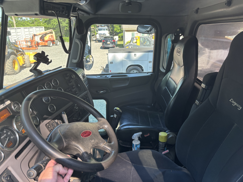 2015 PETERBILT 389