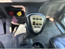 2015 PETERBILT 389