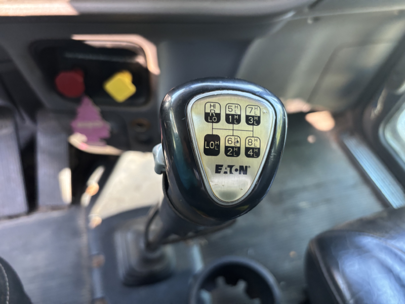 2015 PETERBILT 389