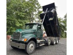 2005 MACK CV713