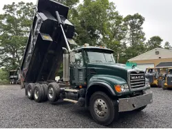 2005 MACK CV713