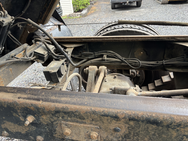2005 MACK CV713