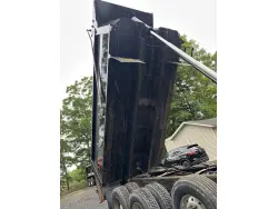 2005 MACK CV713