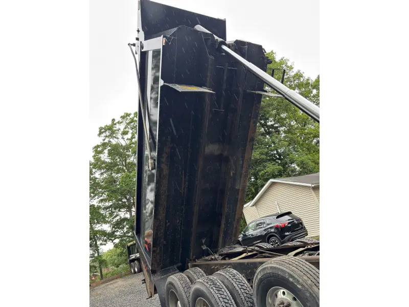 2005 MACK CV713