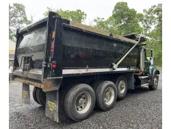 2005 MACK CV713