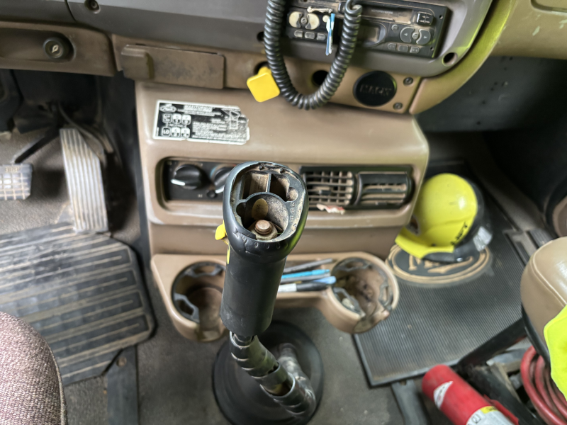 2005 MACK CV713