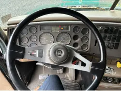 2005 MACK CV713