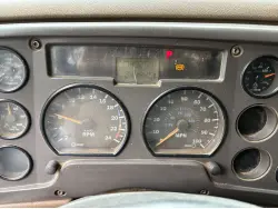 2005 MACK CV713