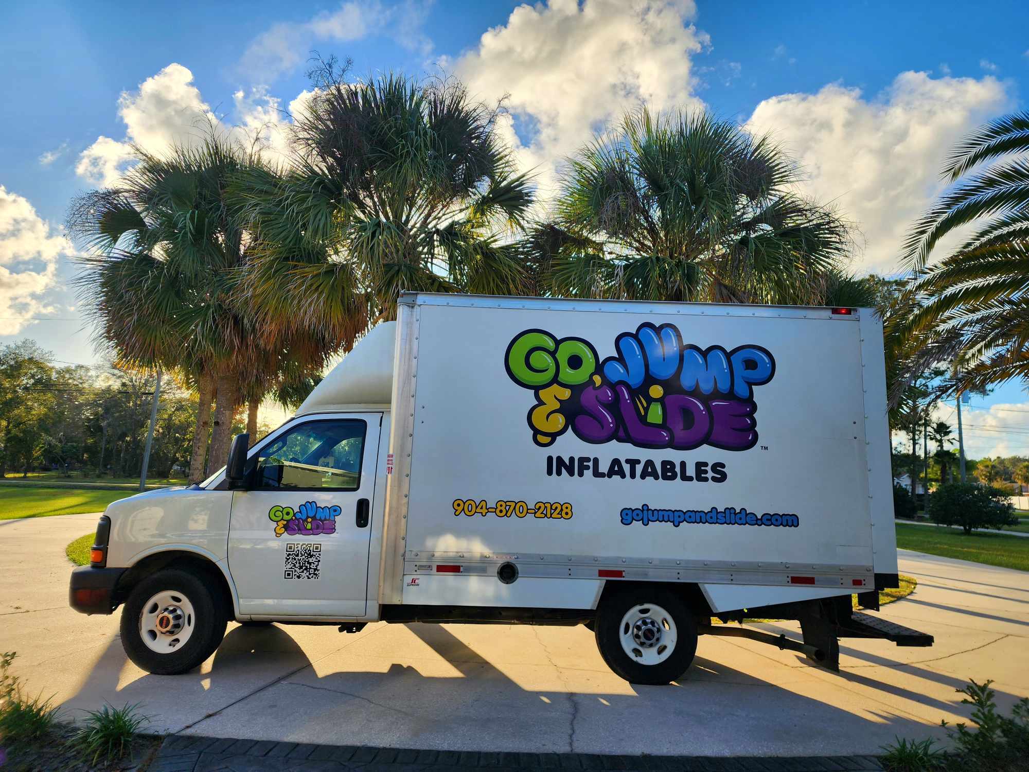 2016 GMC Savana Cutaway in Jacksonville, FL