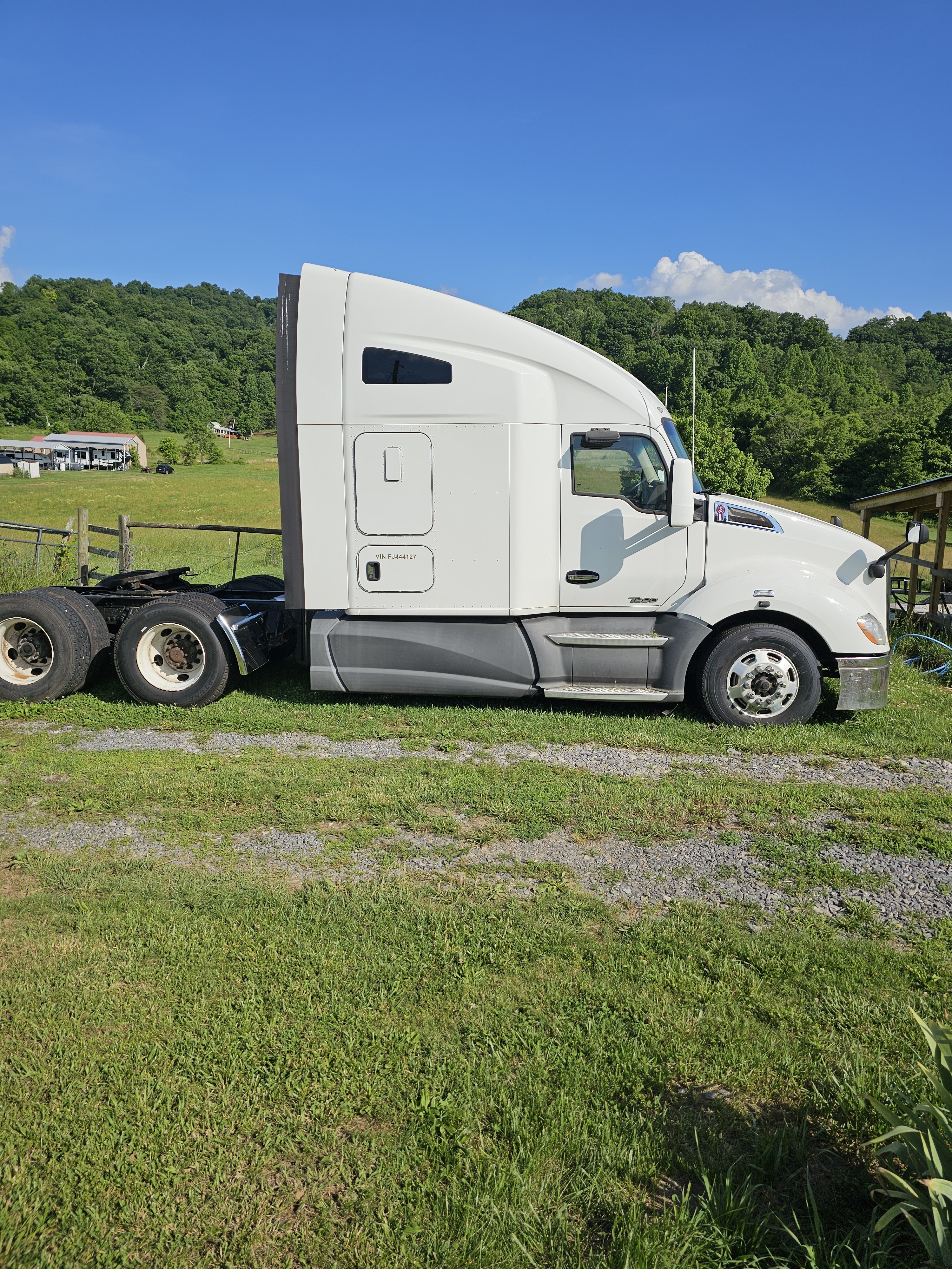 2015 KENWORTH T680 in Surgoinsville, TN