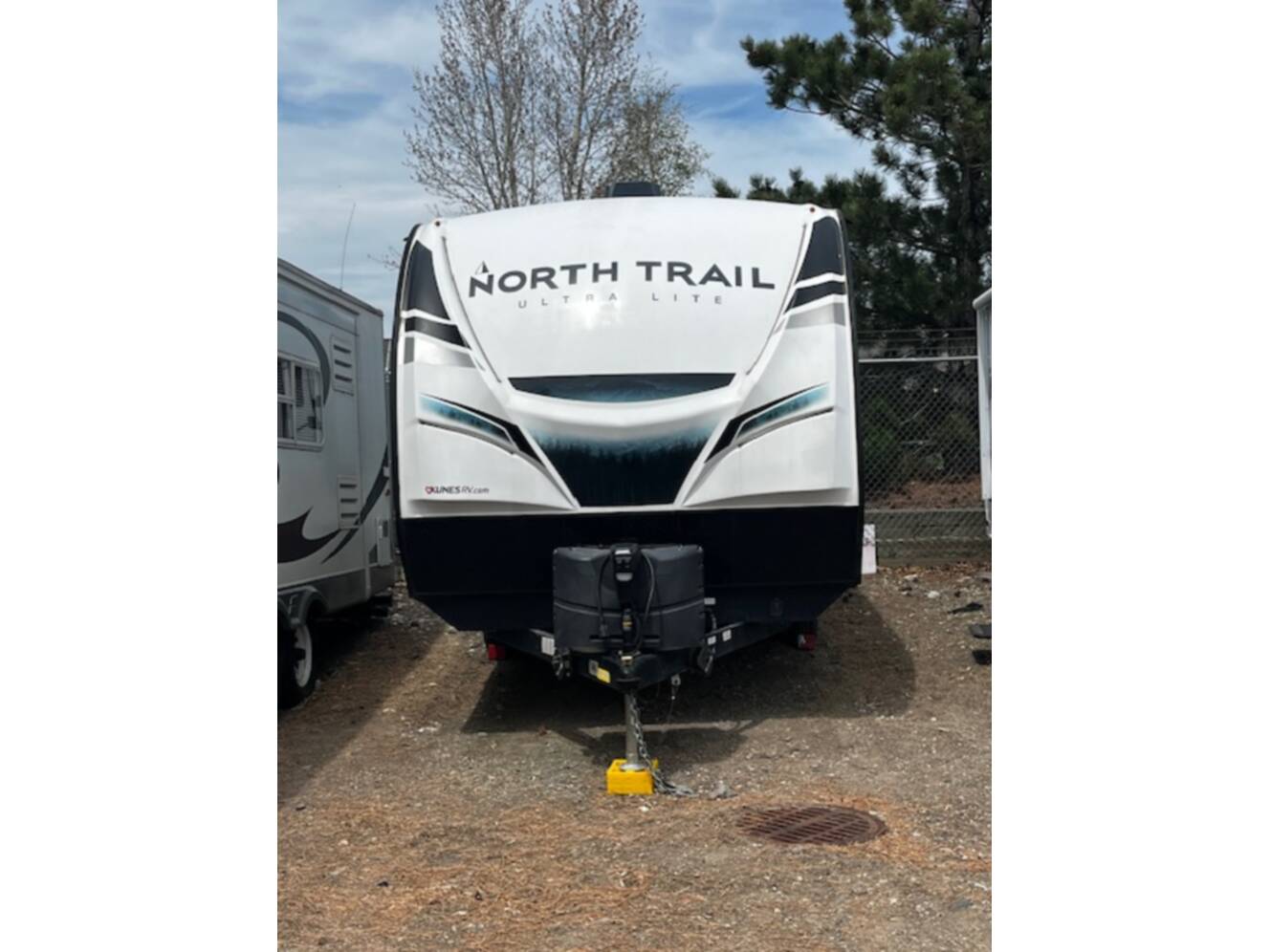 A photo of this 2022 Heartland NORTH TRAIL ULTRA LITE ID21RBSS