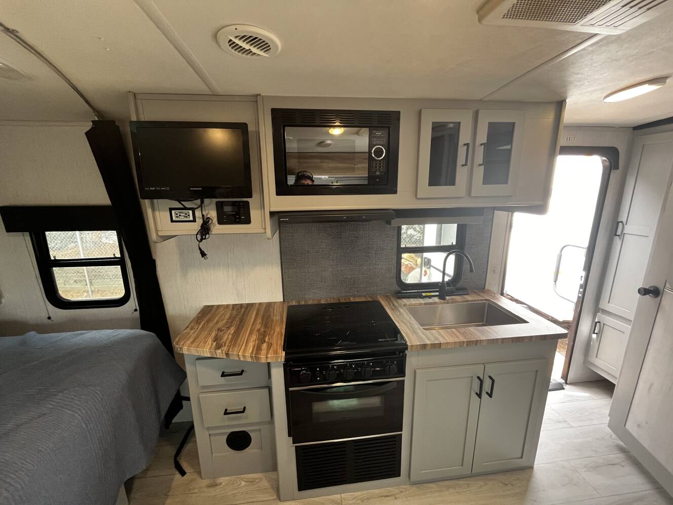 A photo of this 2022 Heartland NORTH TRAIL ULTRA LITE ID21RBSS