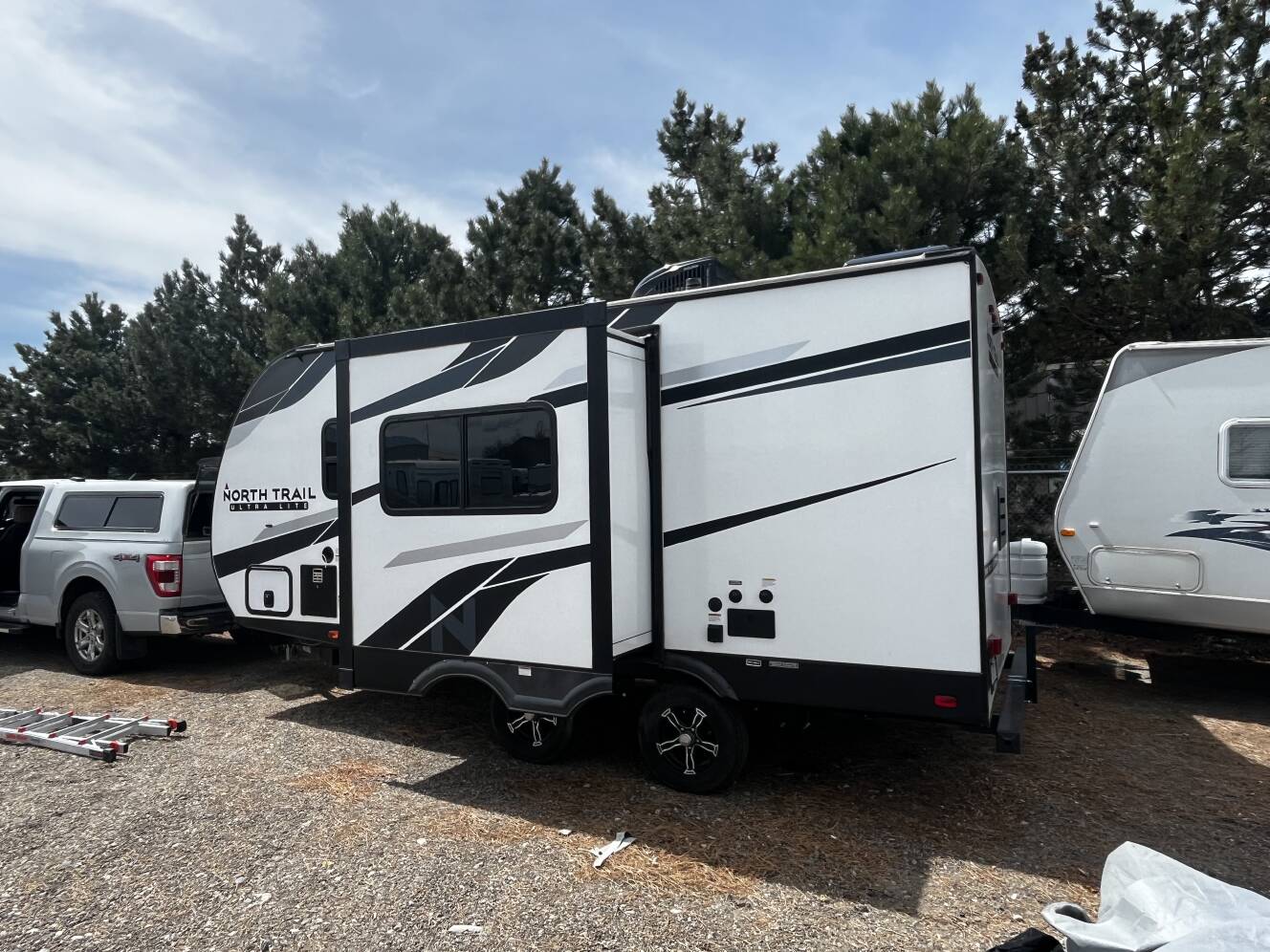 A photo of this 2022 Heartland NORTH TRAIL ULTRA LITE ID21RBSS