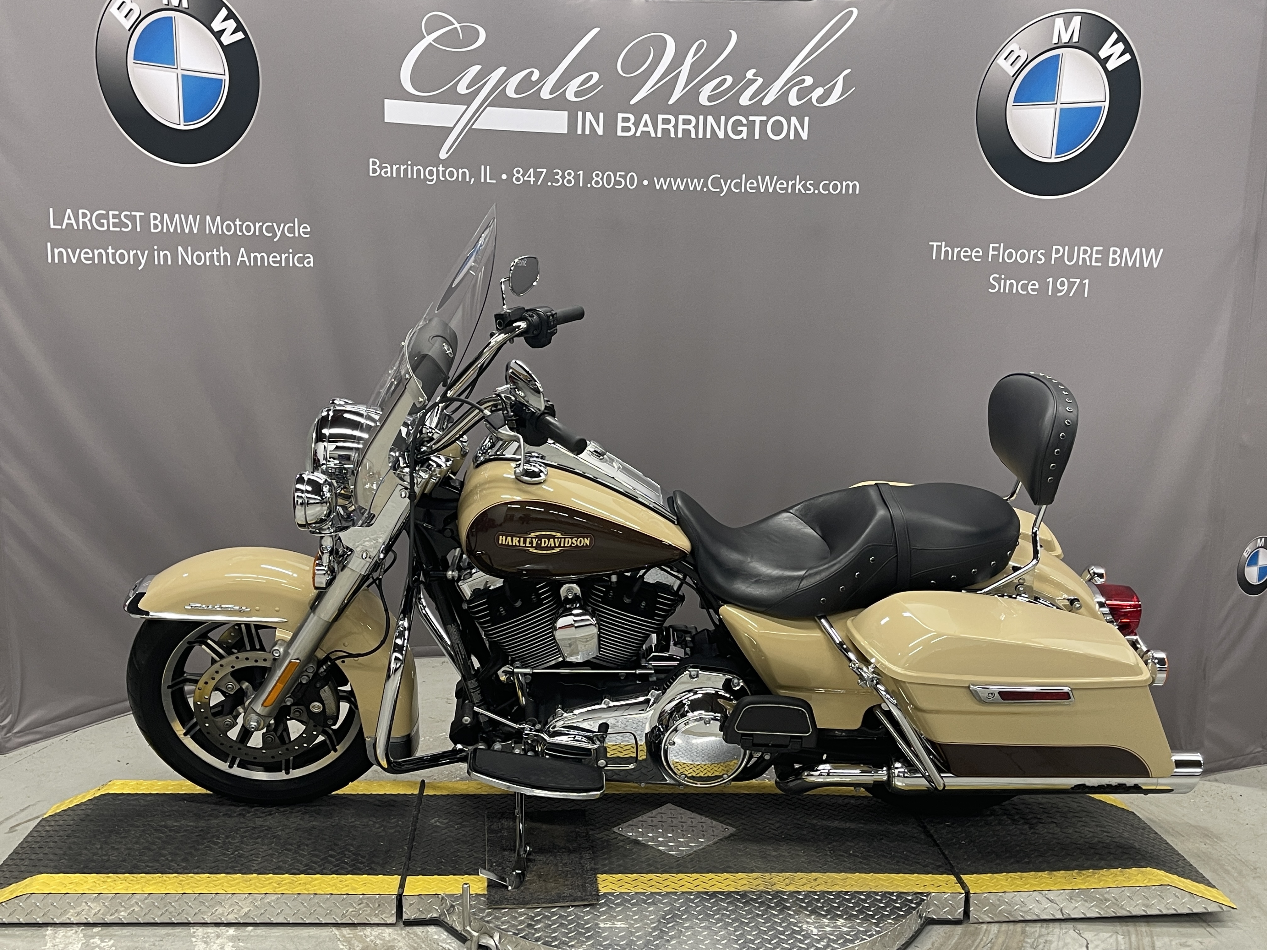 2014 Harley-Davidson ROAD KING in Barrington, IL