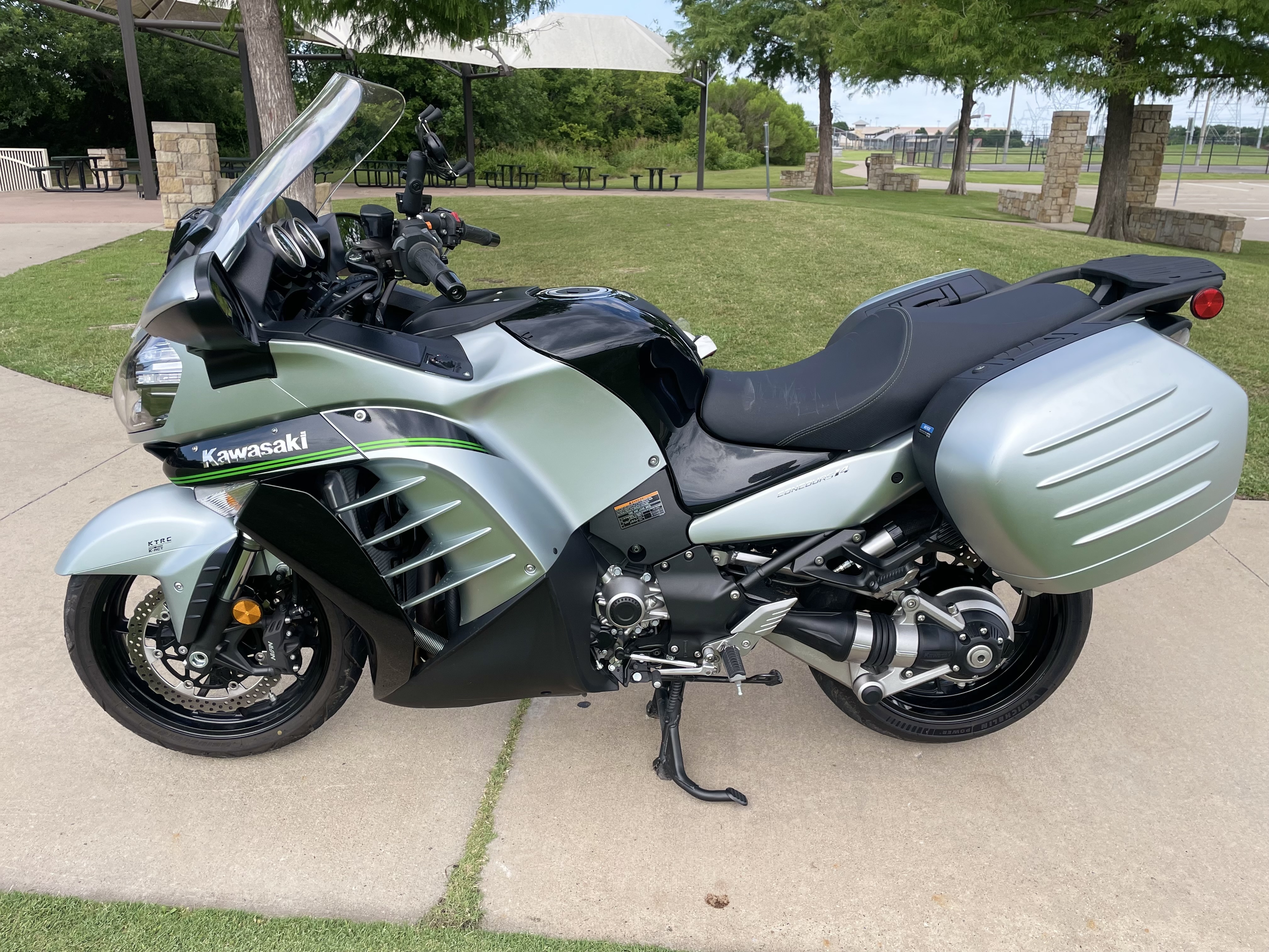Ducati,honda,kawasaki,suzuki,triumph Sport Touring Motorcycles For