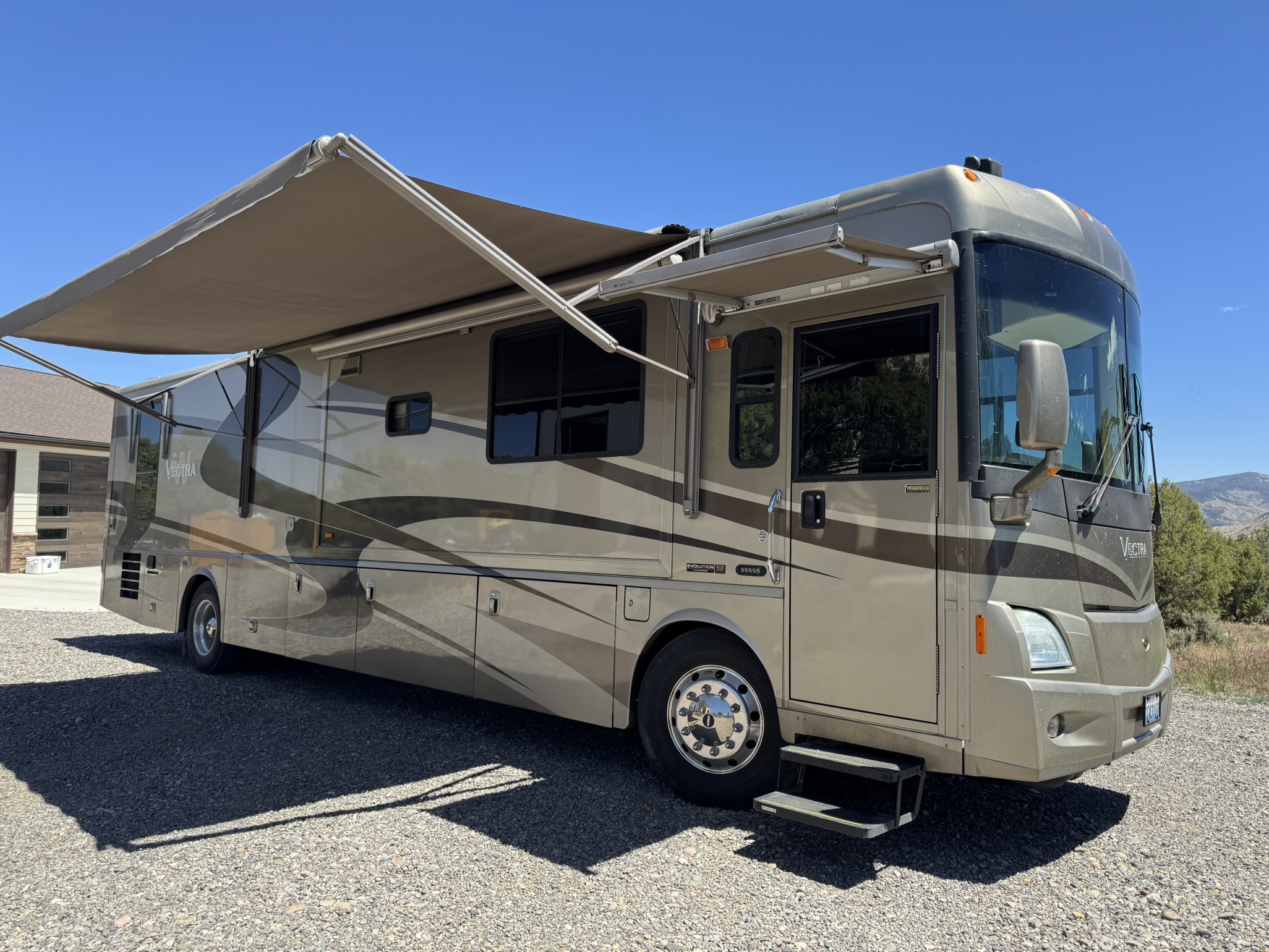 2005 Winnebago VECTRA 40WD RV