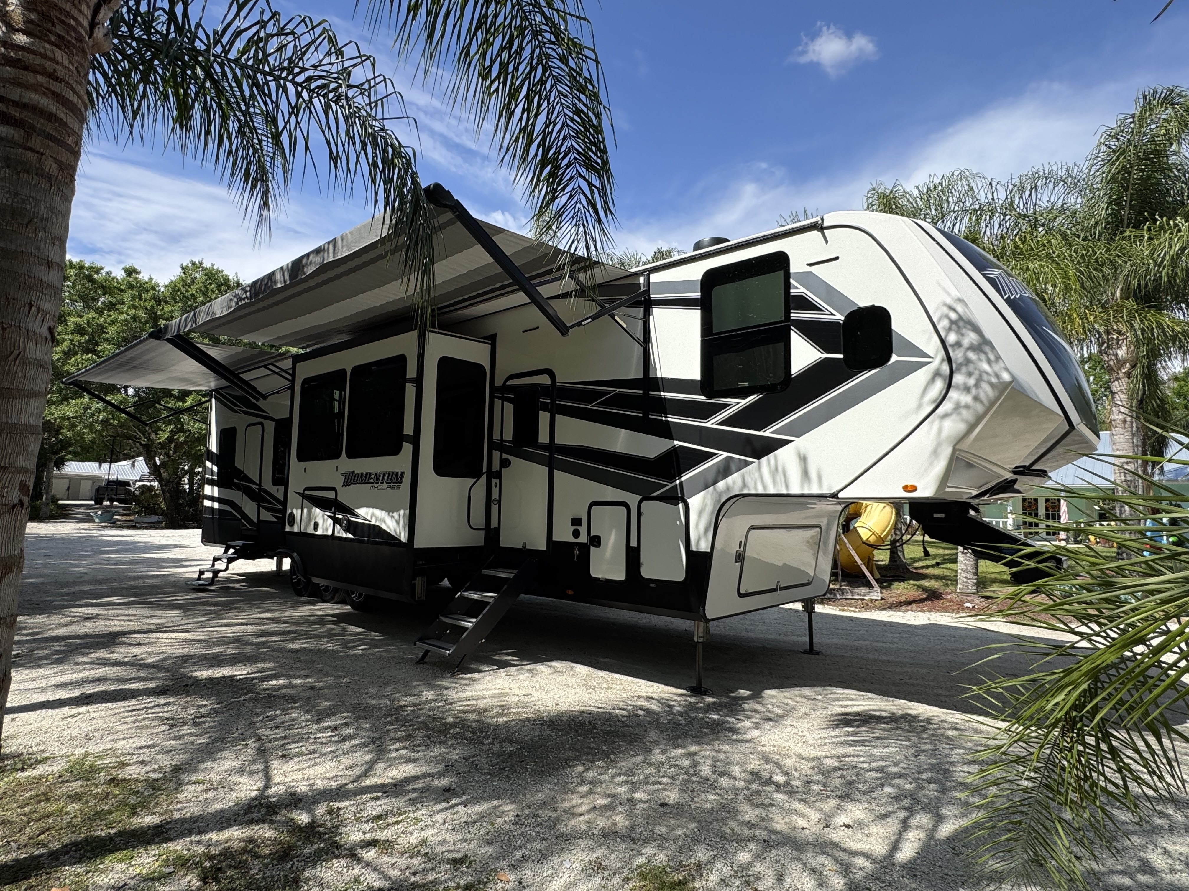 2021 Grand Design MOMENTUM M-CLASS 398MR RV