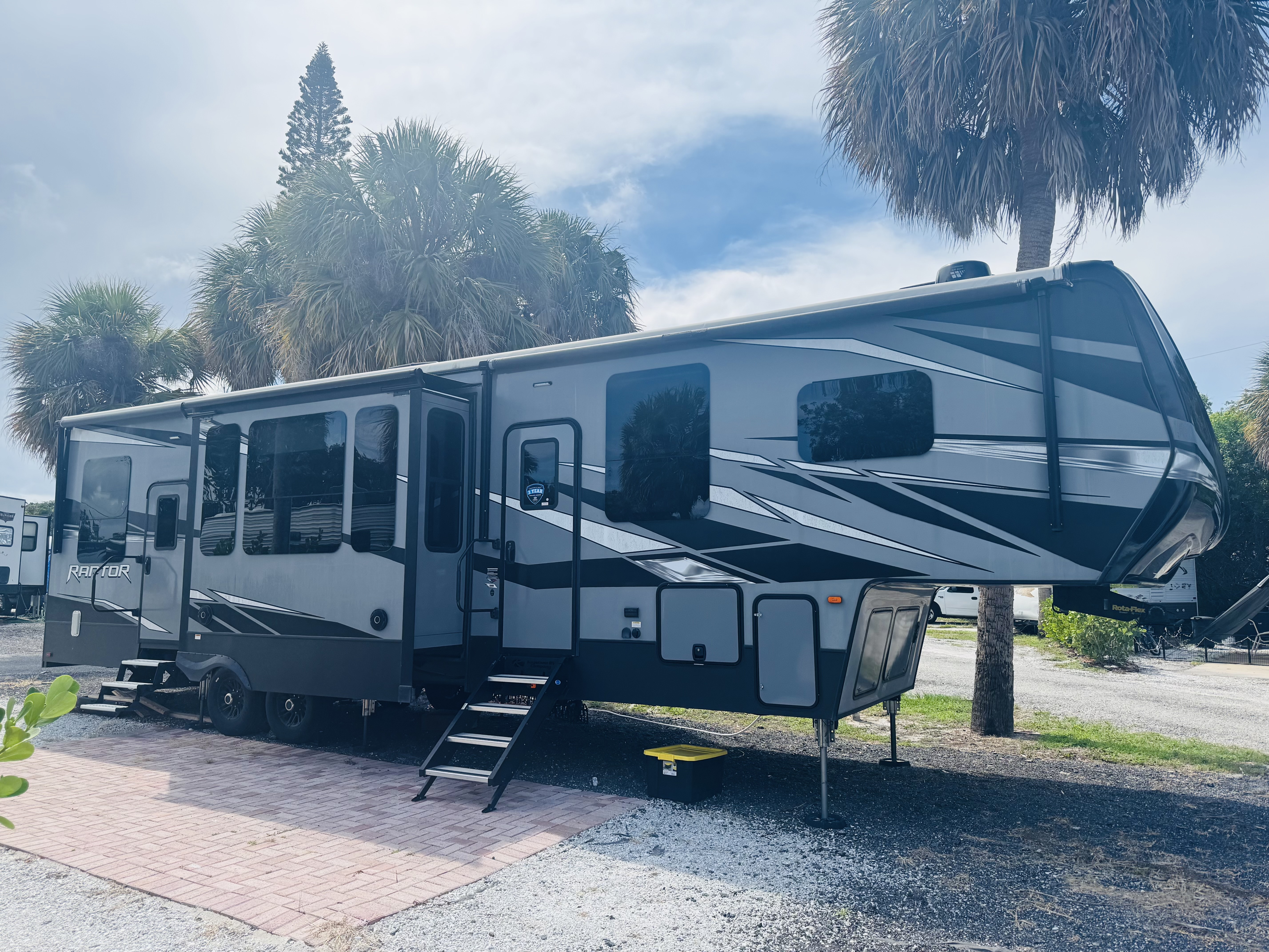 2020 Keystone RAPTOR 356 RV