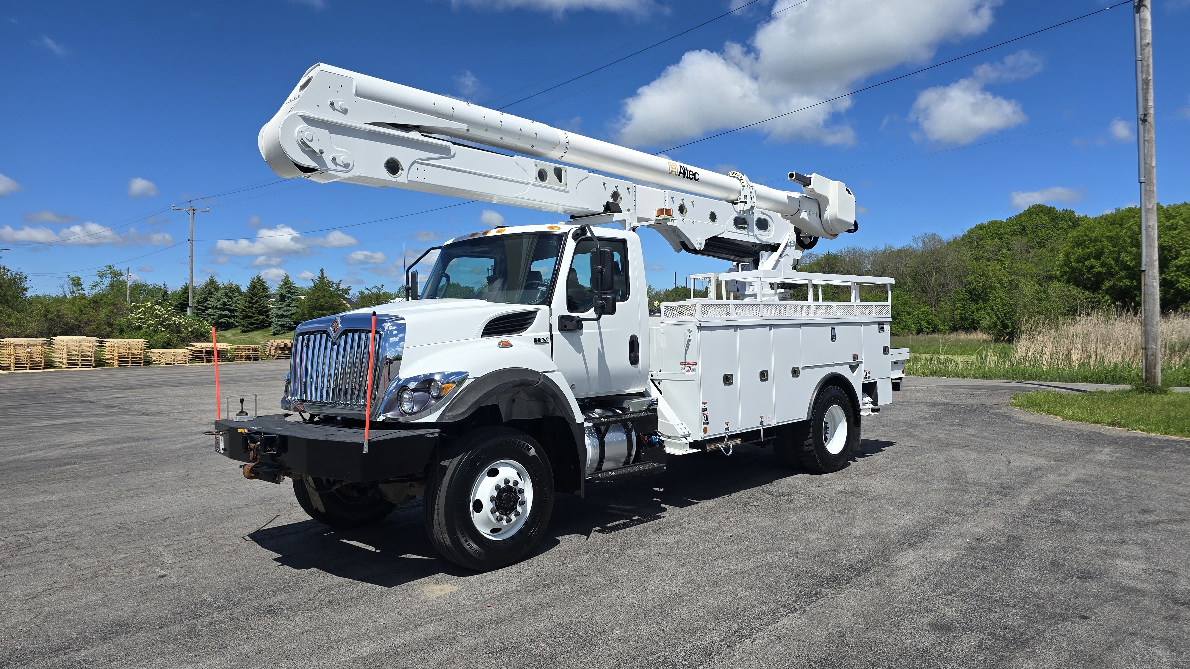 2024 INTERNATIONAL HV507 4X4 & ALTEC AA55 61' MAT. HAND INSULATED BOOM in Lockport, NY