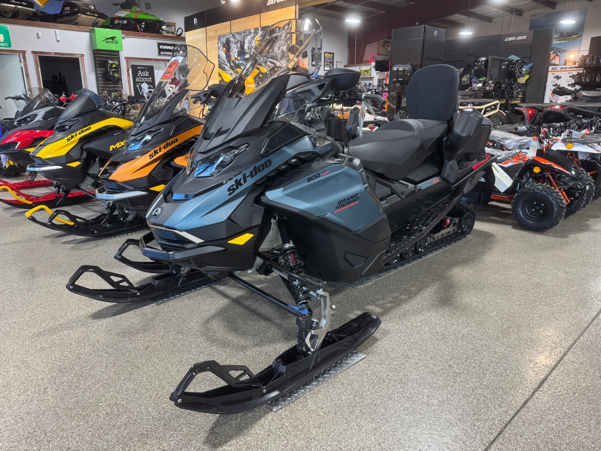 2026 Ski-Doo Grand Touring LE w/ Platinum Package 900 ACE Turbo ES  900 ACE 137 in roscoe IL