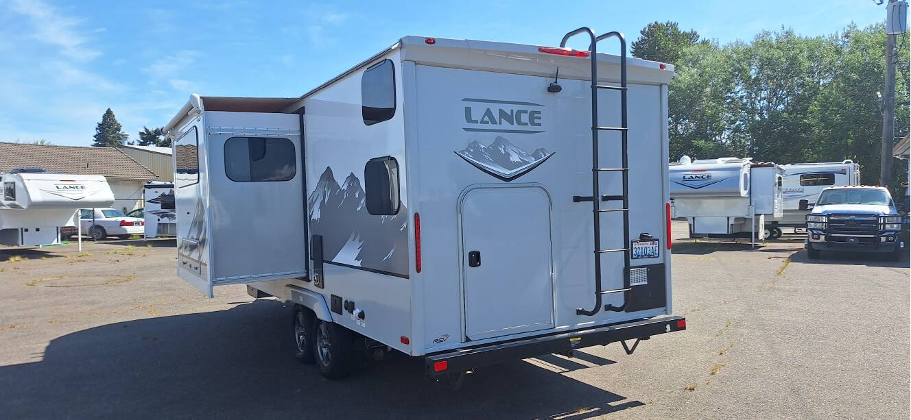 A photo of this 2021 Lance LANCE 2185