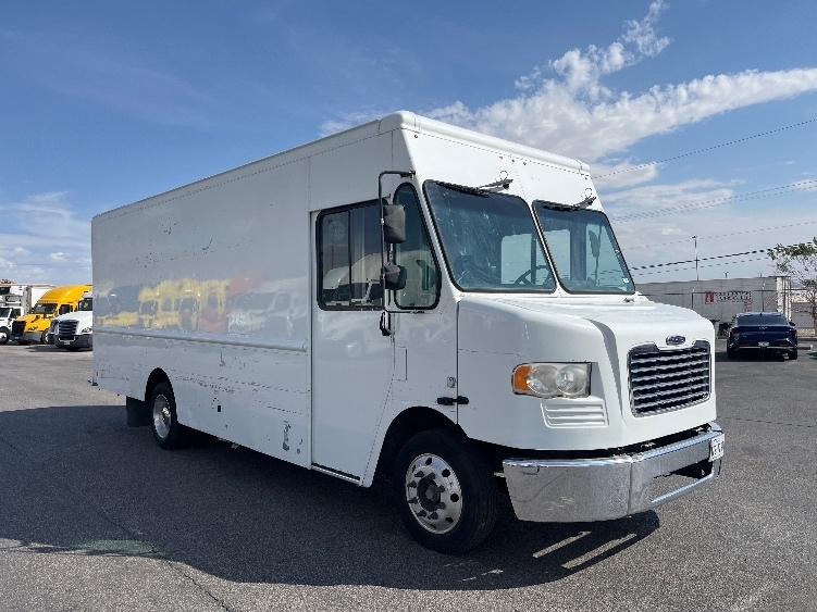2017 Freightliner MT45 in El Paso, TX