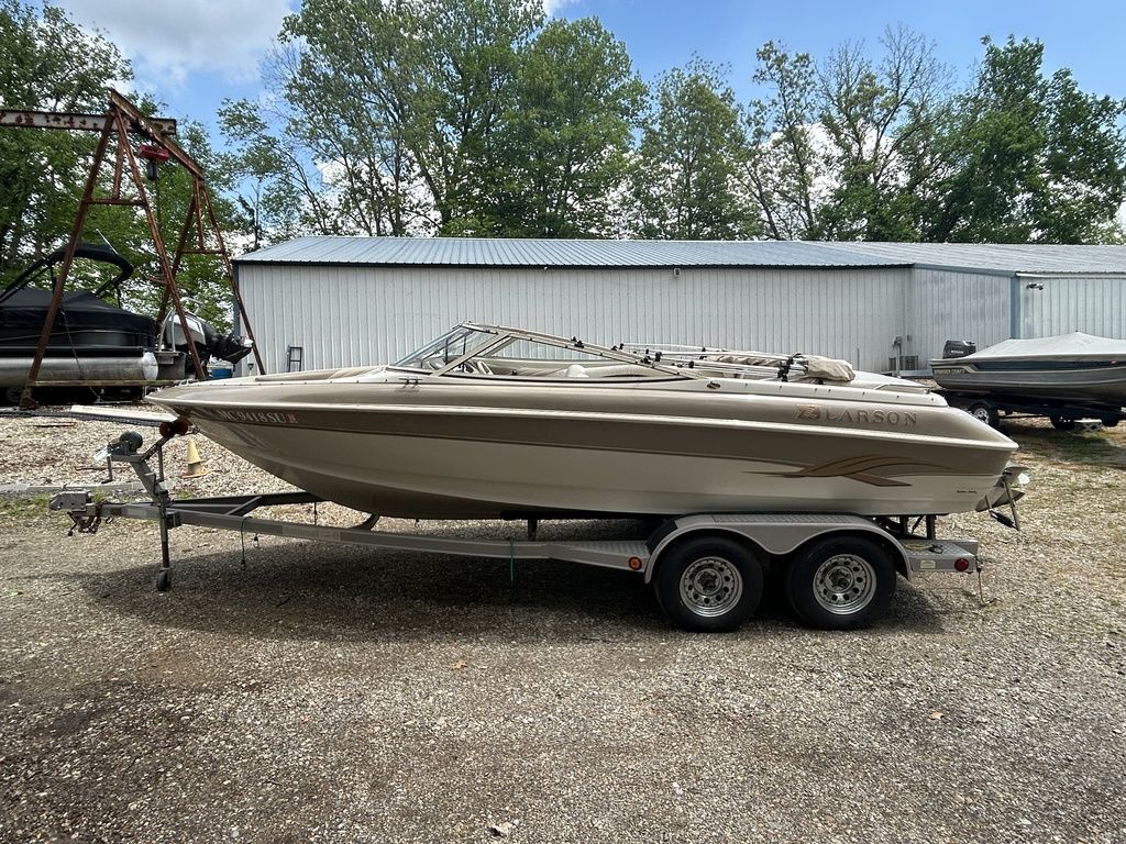 1996 Larson LXI 215 in coldwater MI