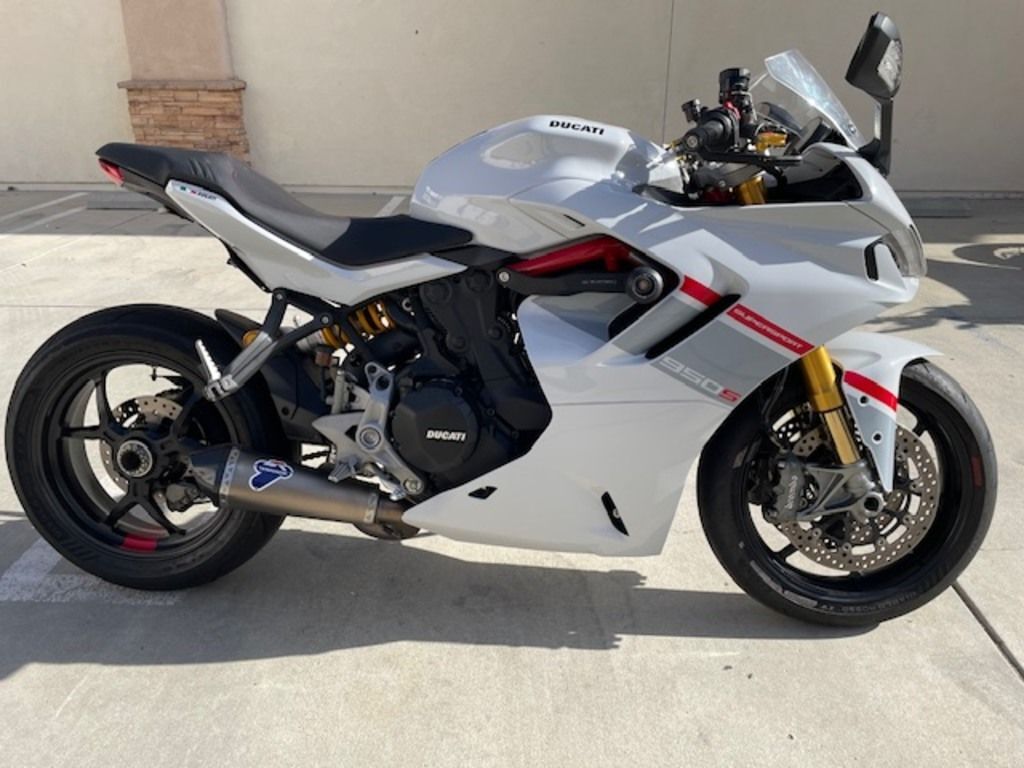 White Aprilia,bmw,ducati,harley-Davidson,kawasaki Sportbike