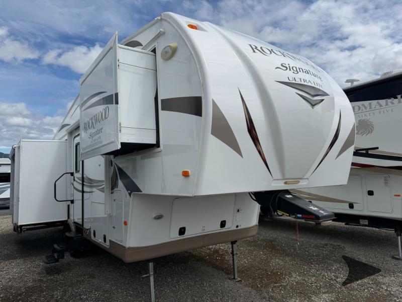 FOREST RIVER ROCKWOOD SIGNATURE ULTRA LITE Fifth Wheels for sale - RVT