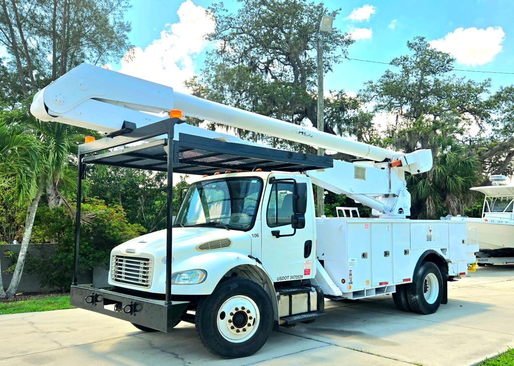 2013 FREIGHTLINER BUSINESS CLASS M2 106 in Fort Myers, FL