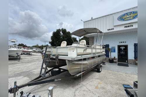 Used Crest Pontoon Boat Power Boats For Sale Near Melbourne, Florida - Boatmart Used Crest Pontoon Boat Power Boats For Sale Near Melbourne, Florida - Boatmart