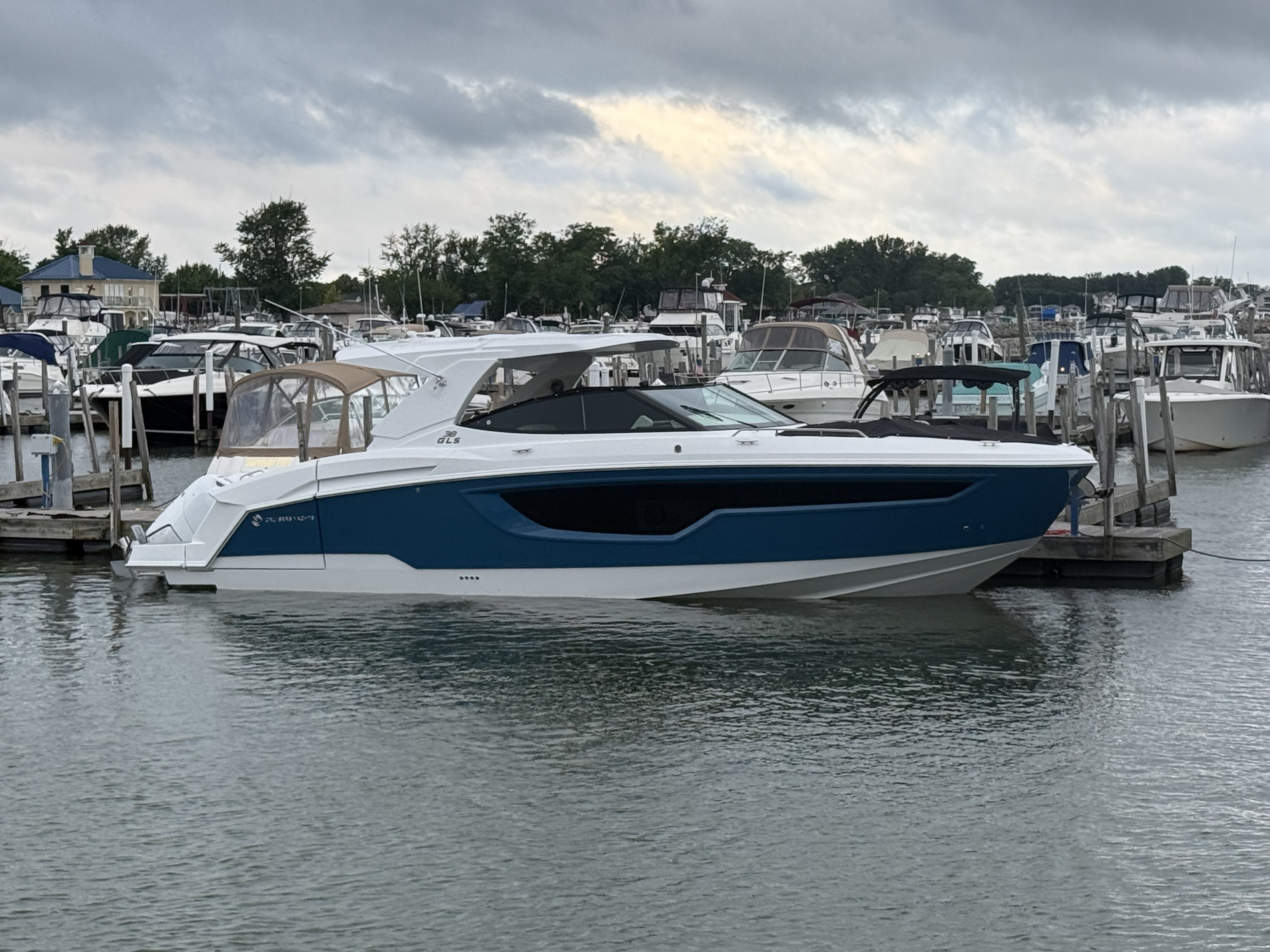 2027 Cruisers Yachts 38GLS-OB in marblehead OH