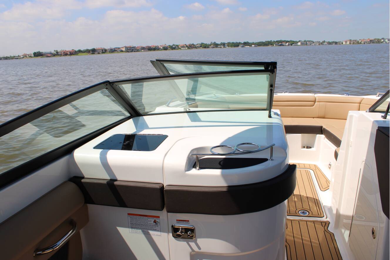A photo of this 2026 Sea Ray SDX 290